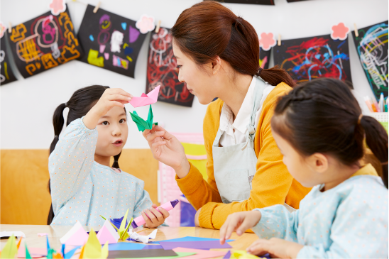 teacher are teaching 2 little students